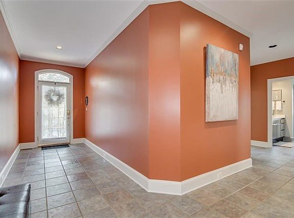 5th image of 803 Willow Lake Dr