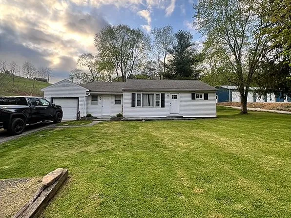 2106 Harris Hwy, Washington, WV 26181