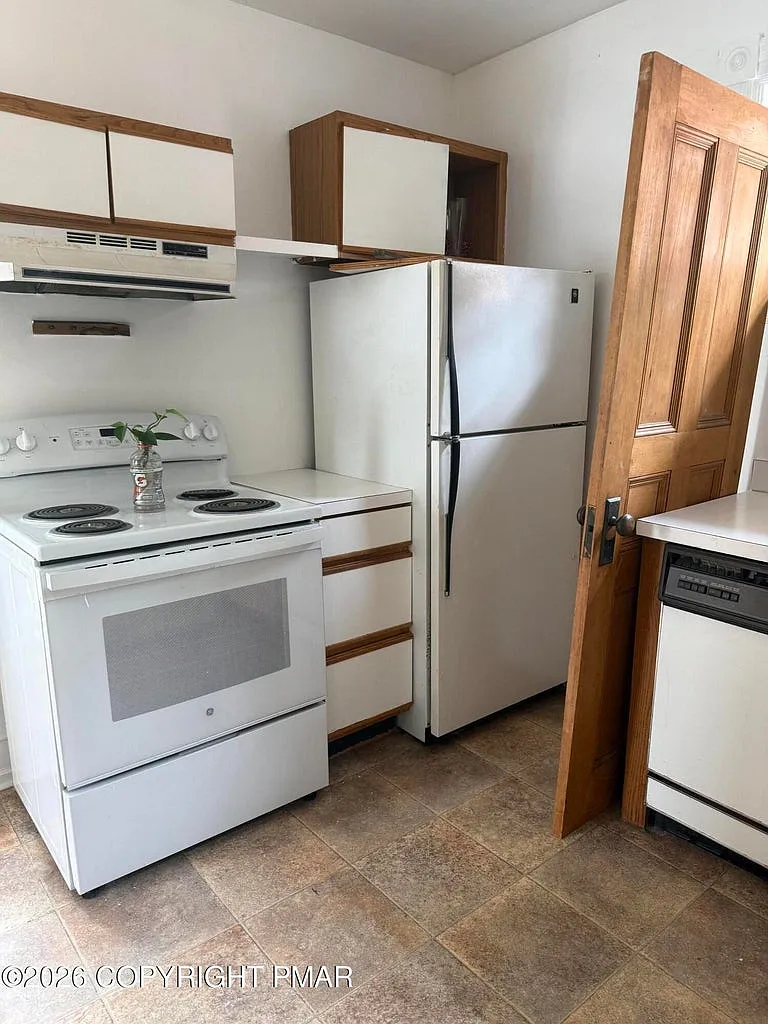 3 bed, 1354 sqft, $2,000 — Photo 3
