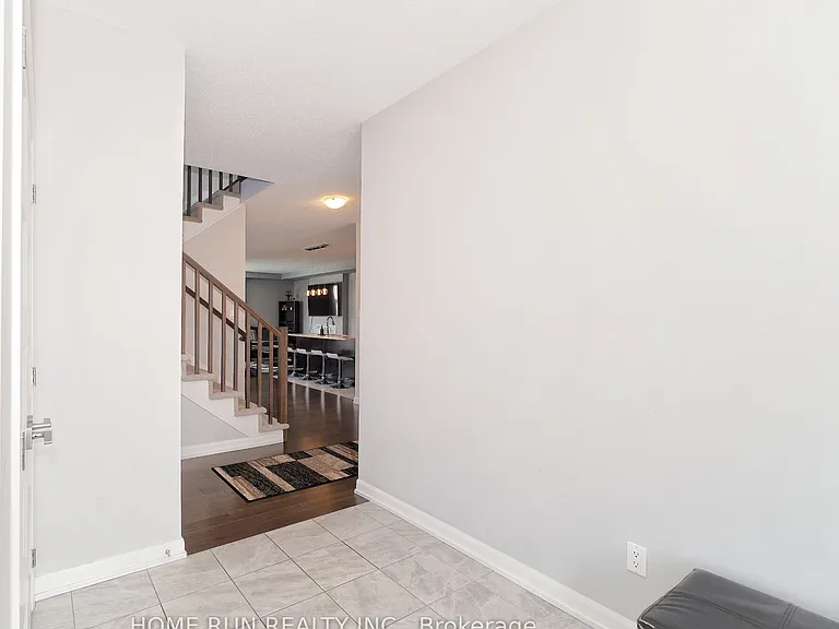 282 Nelson St E — Photo 4