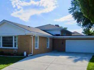 7110 N Kilpatrick Ave, Lincolnwood, IL 60712