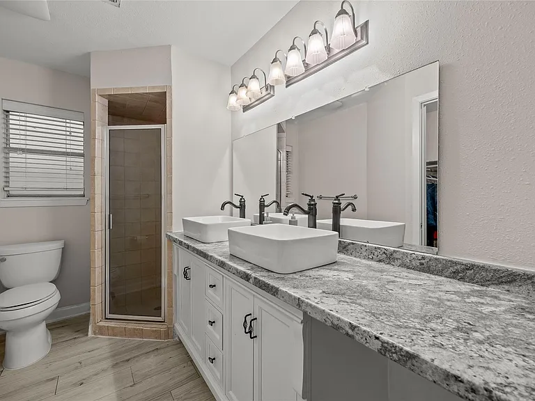 1607 Buescher Dr — Photo 17