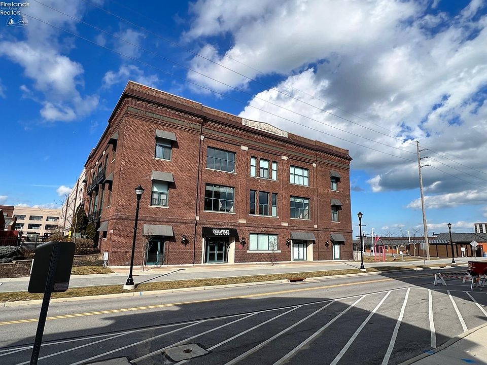 1st image of 401 W Shoreline Dr Unit 242