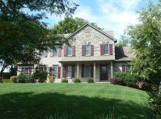 991 Castle Pond Dr, York, PA 17402