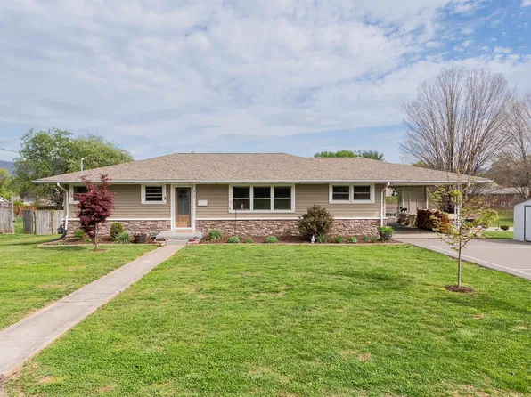 913 Locust Dr, Pearisburg, VA 24134