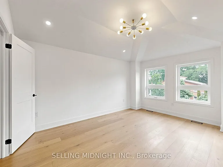42 Guthrie Ave — Photo 22