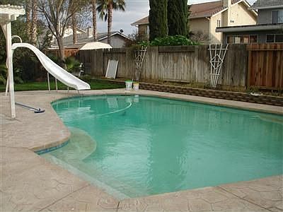 3rd image of 1049 Parkwood Dr