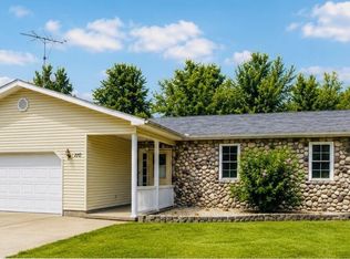 110 S 5th St, Oakwood, OH 45873