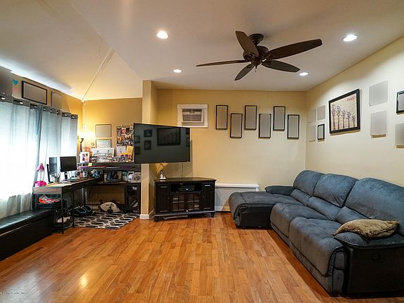 4th image of 296 Saint Marys Ave