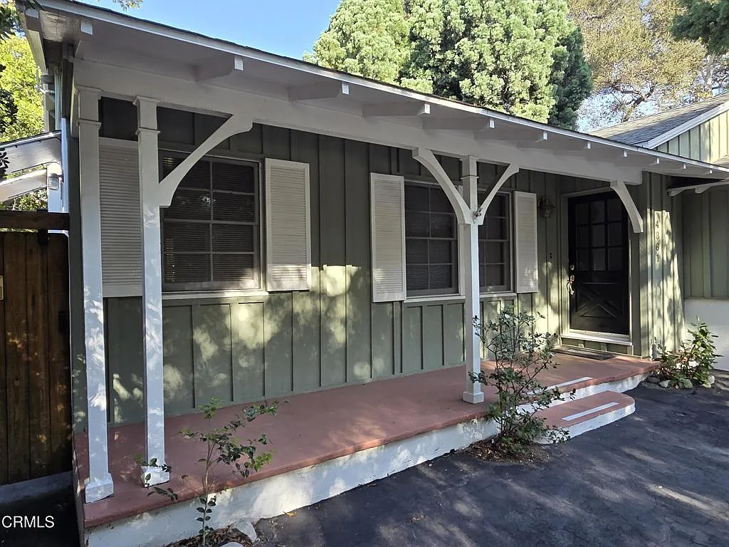 3 bed, 2.0 bath, 1341 sqft, $4,900 — Photo 2