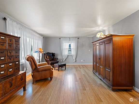 5th image of 253 Prospect Avenue