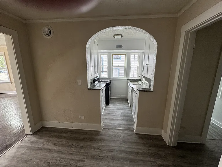 1124 N Main St #3 — Photo 3