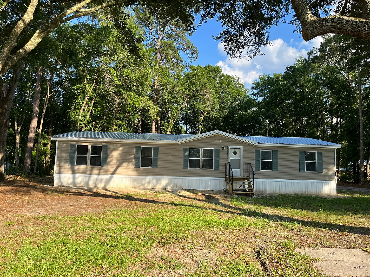 4 bed, 1760 sqft, $2,100 — Photo 1