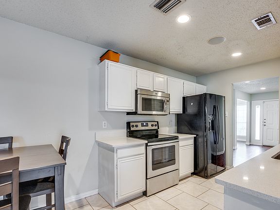 2nd image of 4204 Glen Hollow Cir