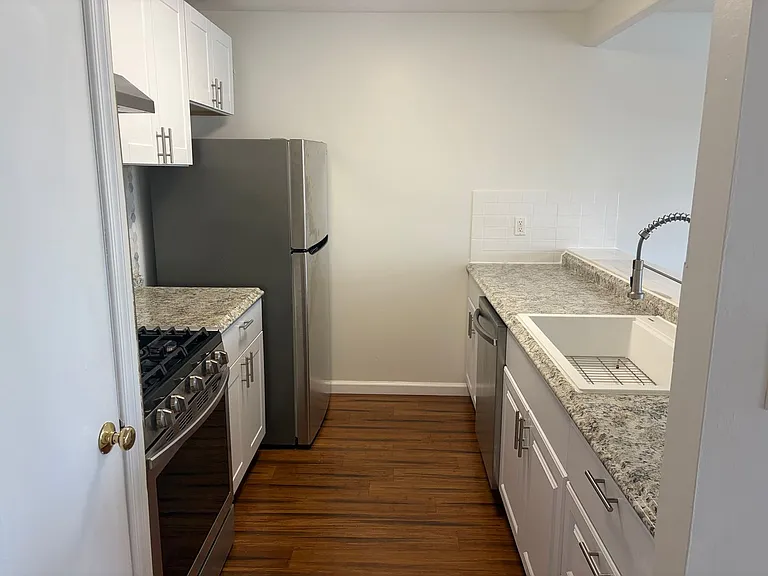421 Wendover Dr #126B — Photo 14