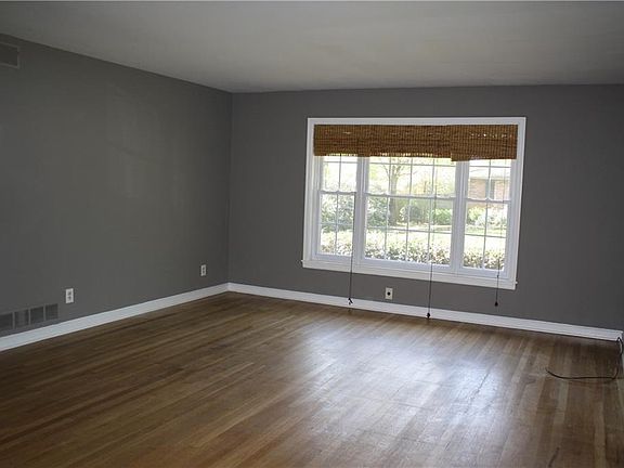 2nd image of 1359 Spruce Dr SE