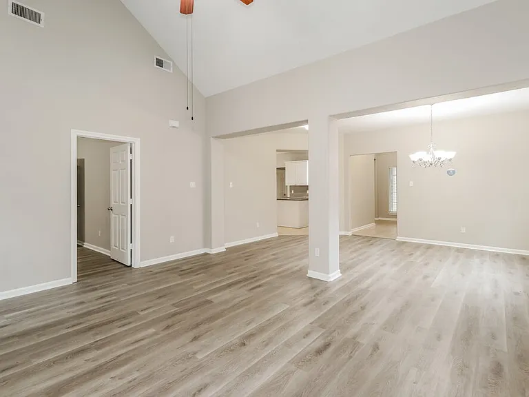 999 Arbor Way — Photo 5
