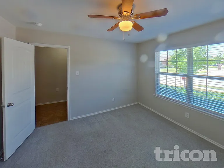 1062 Churchill Dr — Photo 15