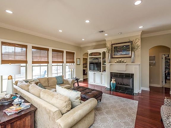 5th image of 9889 Loveland Ct