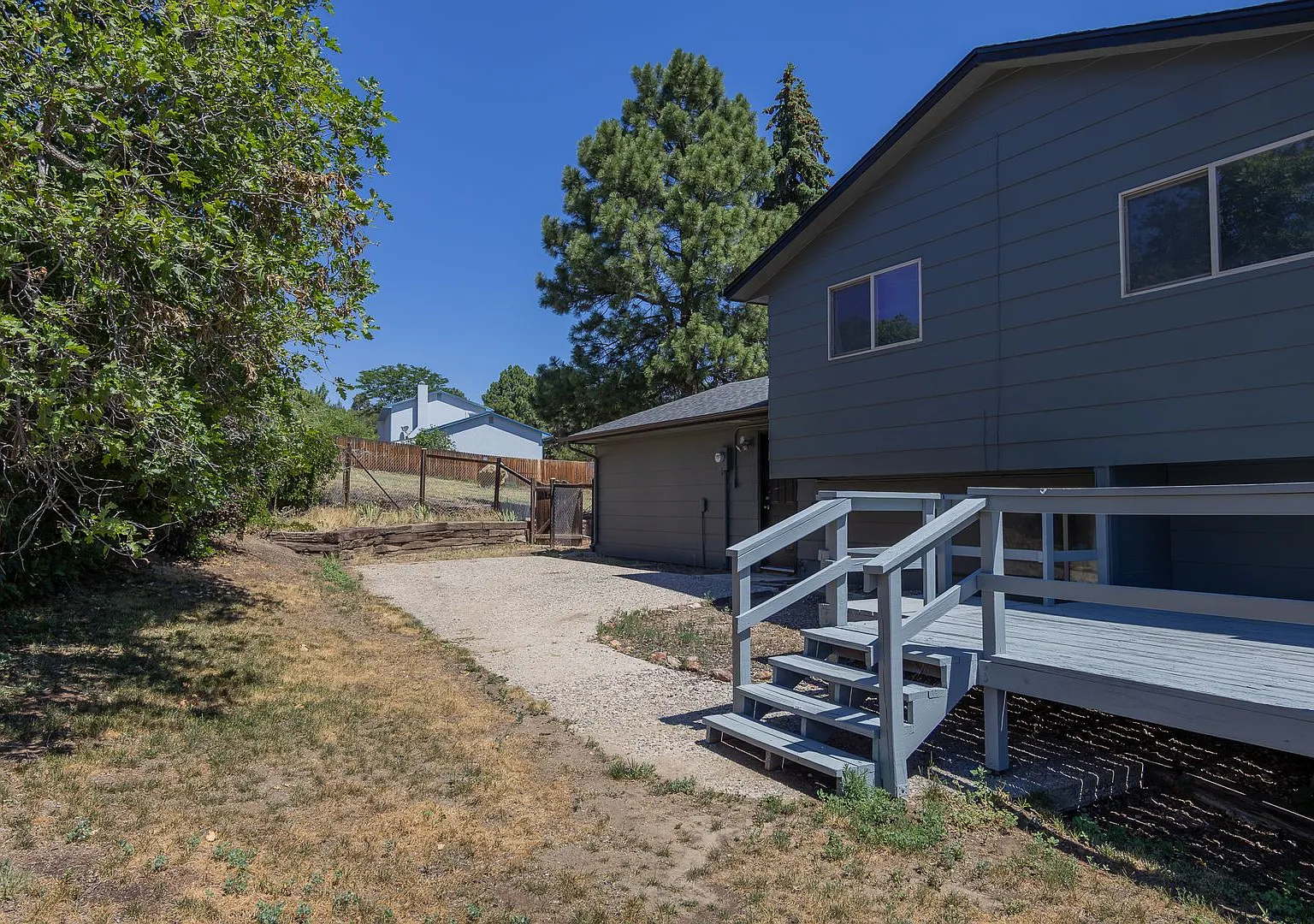 Large home on almost an acre- Academy and Flintridge, 80918! — Photo 4