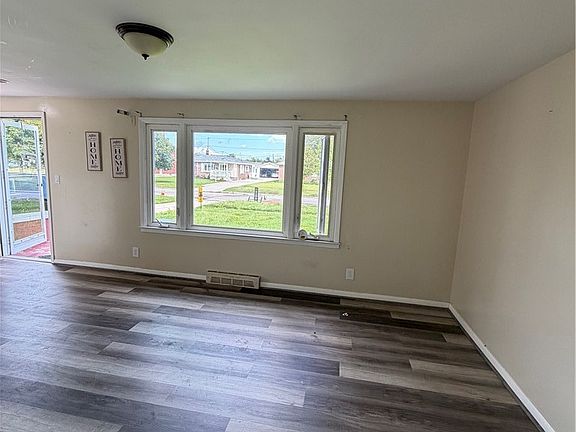 4th image of 150 Carmen Rd