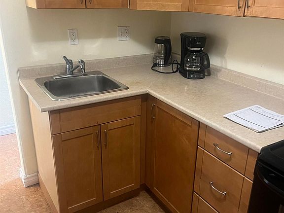 4th image of 5572 N Ridge Rd #905