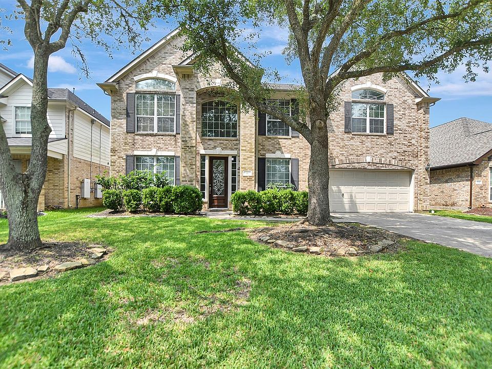 1st image of 810 Almond Pointe
