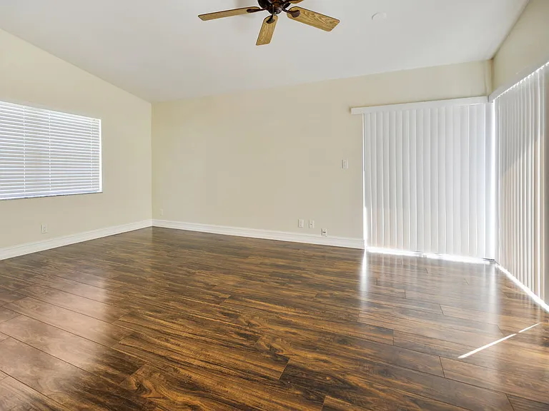 21020 Woodspring Ave — Photo 2