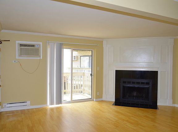 3rd image of 433 E Osage Ln APT 3A