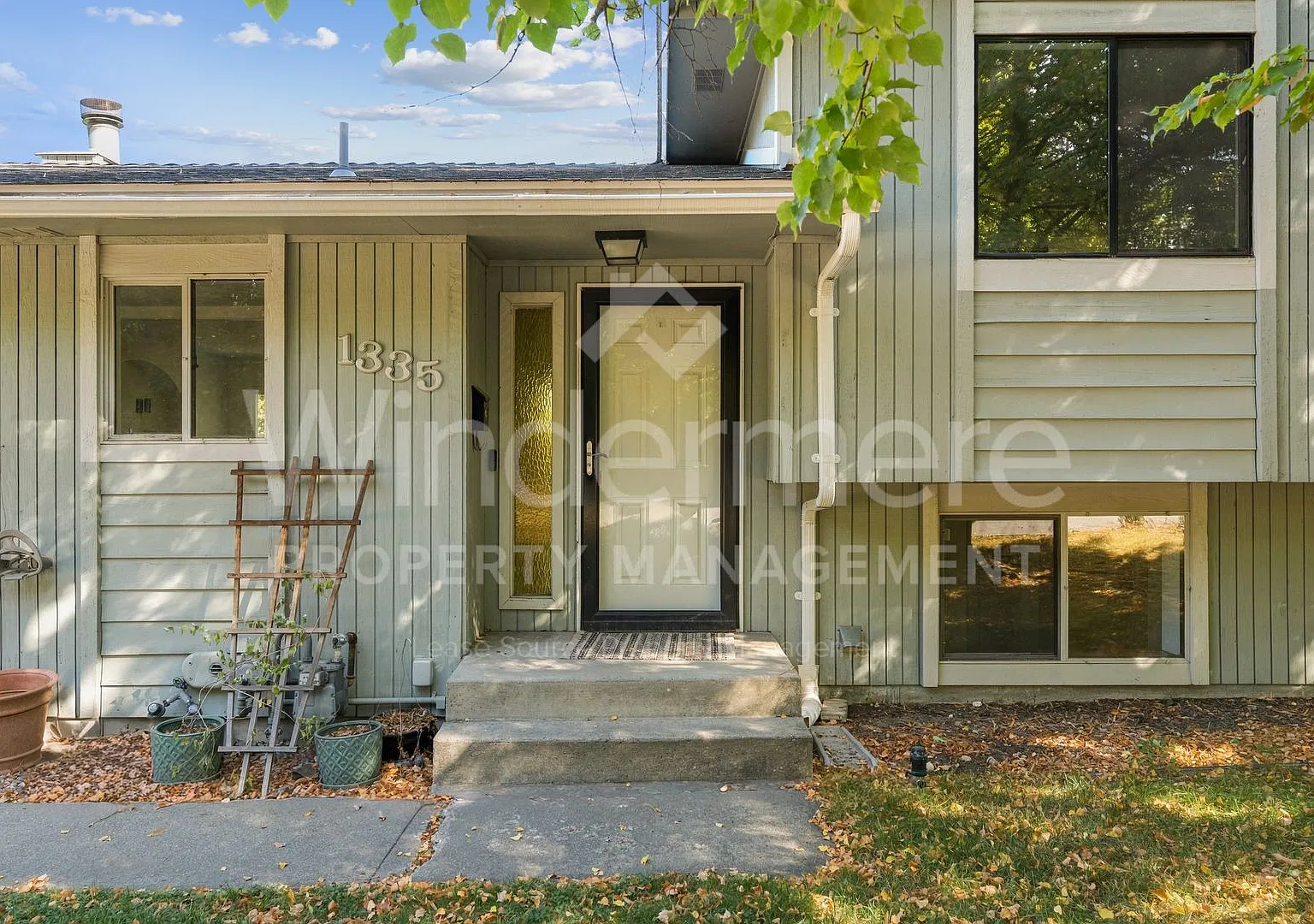 **1st Full Month Free Charming Rental Home on Ben Burr Blvd South Hill Living, Close to Everything — Photo 2