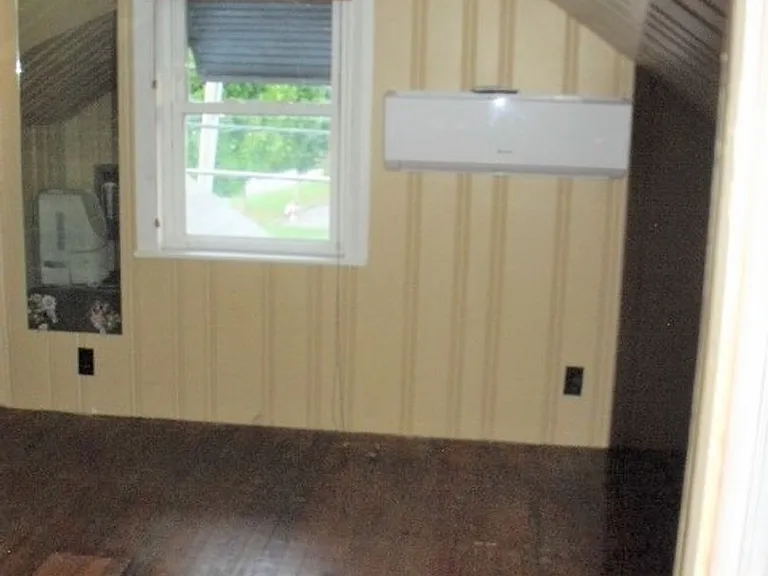 901 Johnson Ave — Photo 46