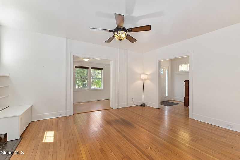 4th image of 39 Hawthorne Avenue
