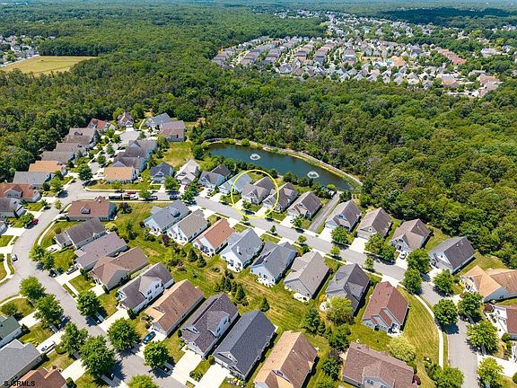 3rd image of 30 Jackson Dr