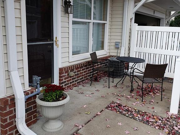 2nd image of 1621 Woodlynn Ave E #6