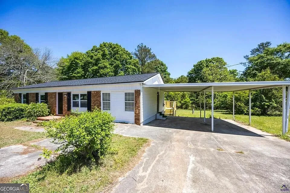 5 bed, 2.5 bath, 1940 sqft, $1,849 — Photo 3