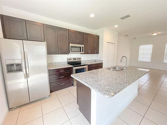 5th image of 197 Willow Dr
