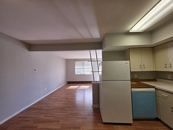 5th image of 75 Fairview Ave #8