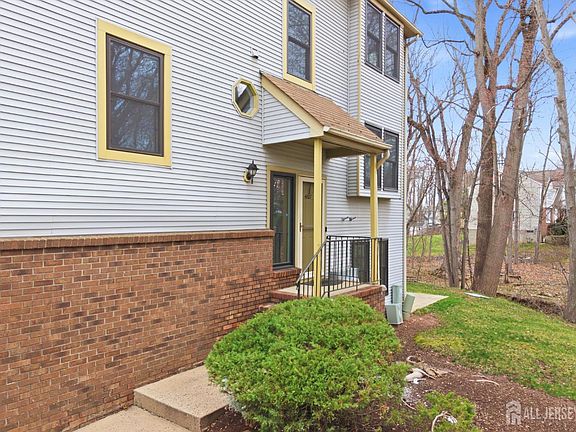 3rd image of 4807 Stonehedge Rd