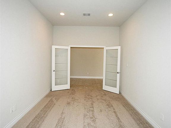 4th image of 17026 Thirsk Pl