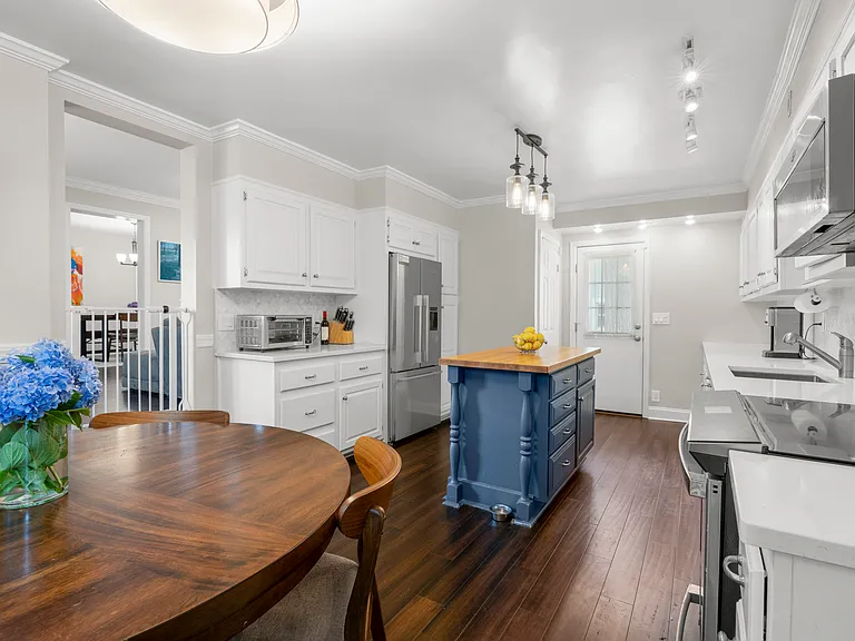 315 Maple Ave — Photo 20