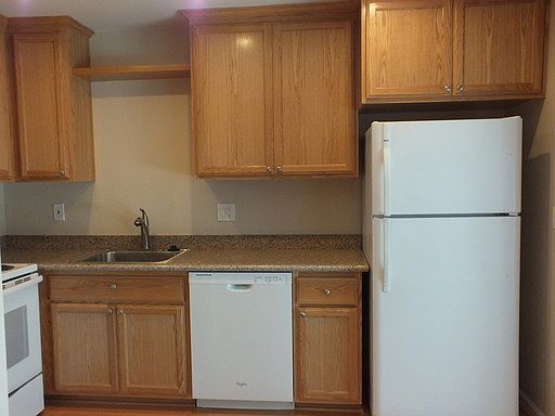 4th image of 740 Marsh Dr