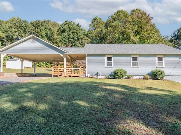 131 Pasadena Dr, Winston Salem, NC 27127