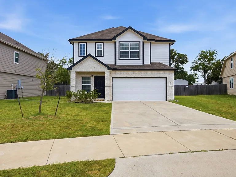961 Harper Ln — Photo 1