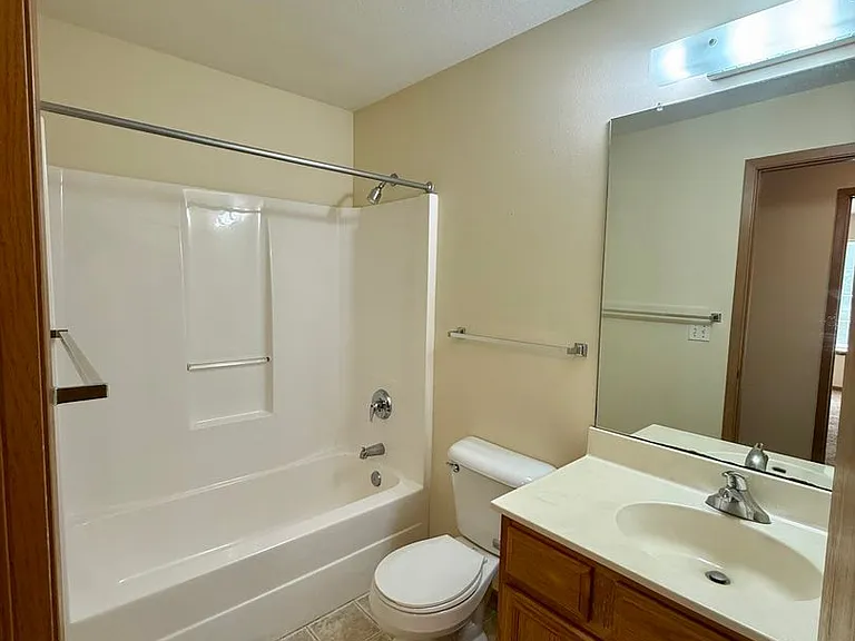 221 Crystal St — Photo 76