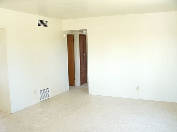 2nd image of 4557 & 4559 E 18th St #243400841