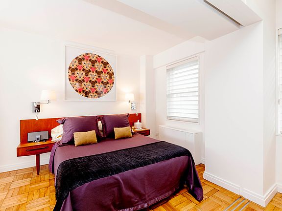 5th image of 100 W 57th St APT 12F