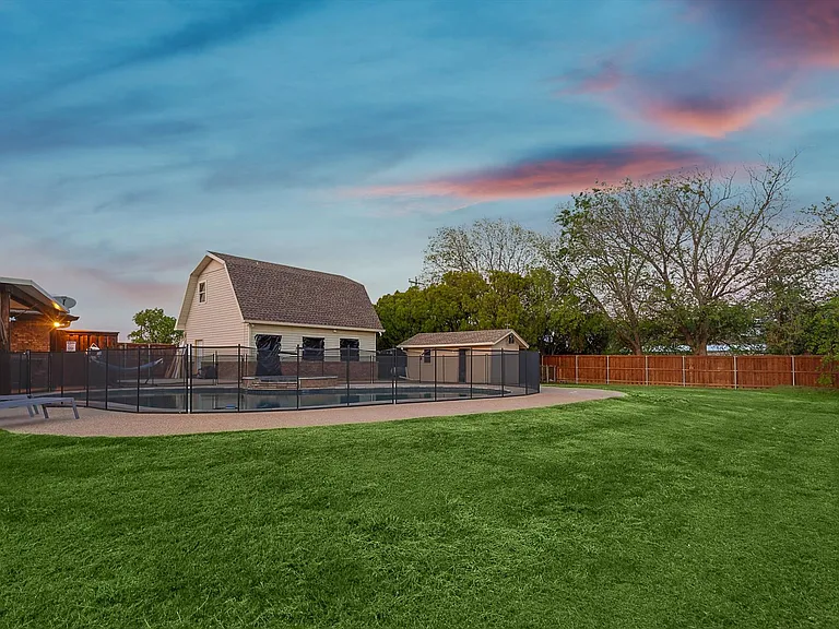 3322 Darby Ln — Photo 101