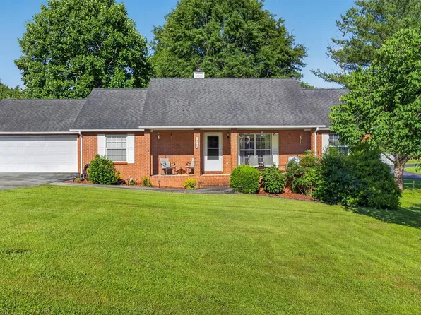 2403 N Pointe Cove Cir, Cookeville, TN 38506