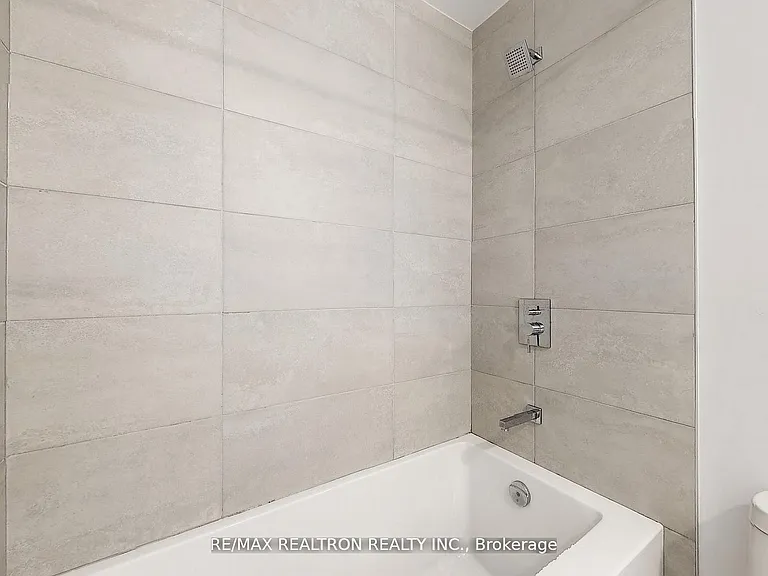 500 Dupont St #301 — Photo 38