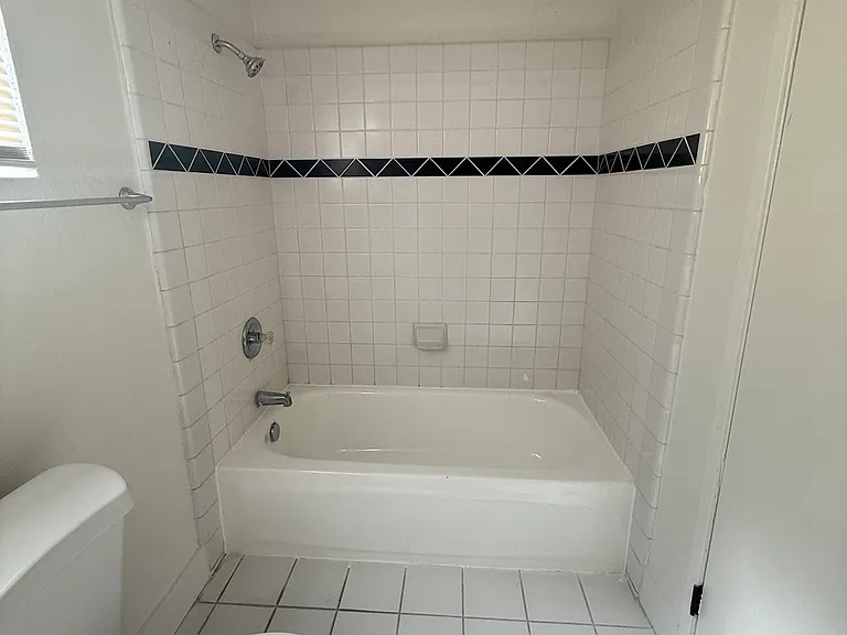 1149 E Pontiac Way — Photo 14